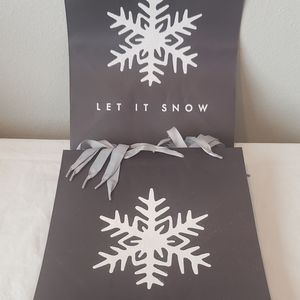 Design Group Christmas Gift Bags " LET IT SNOW"  10.5in x 13in x 6.38in 12 Pack